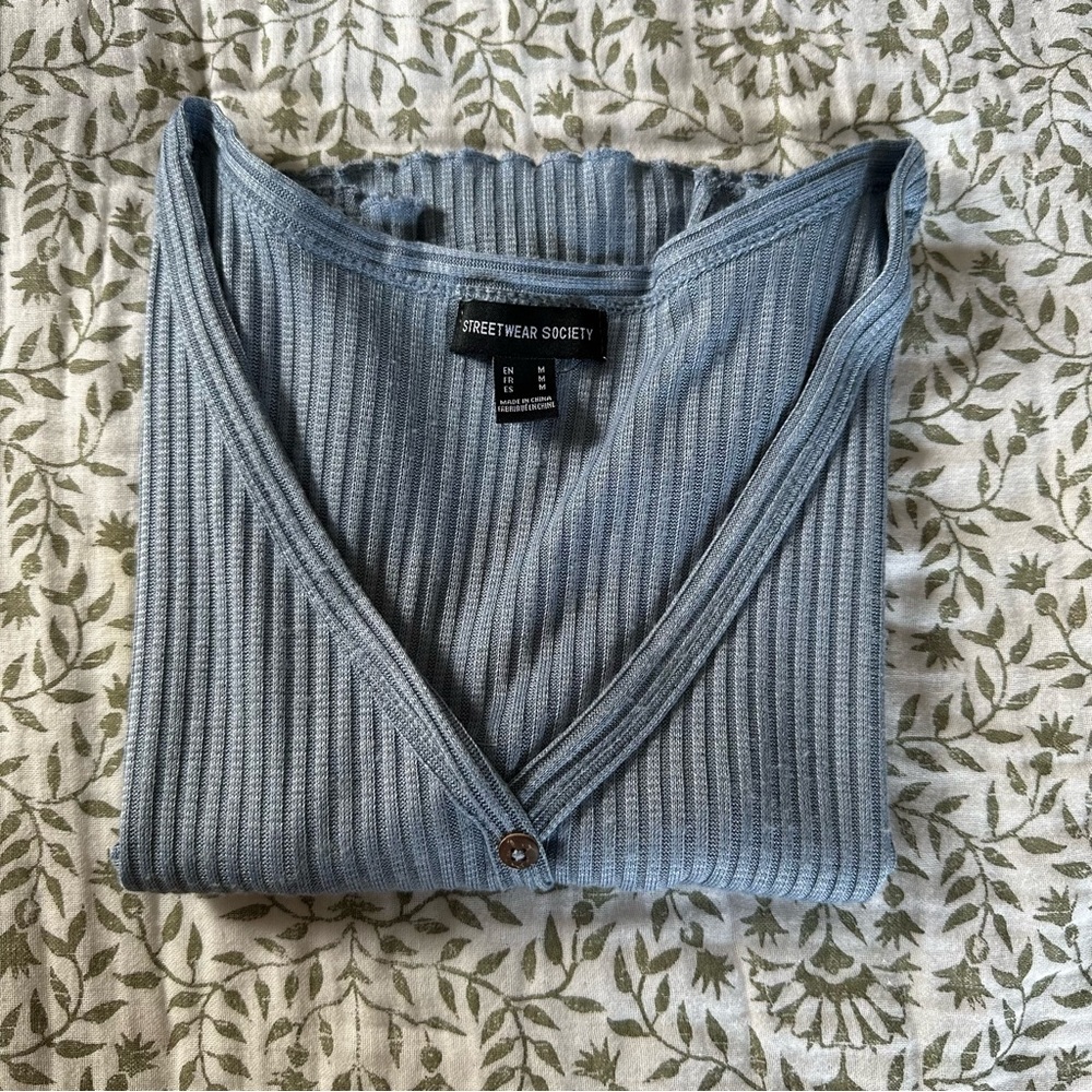 Streetwear Society Blue Ribbed Short Sleeve Cotton V Neck False Button Crop Top - Picture 10 of 10